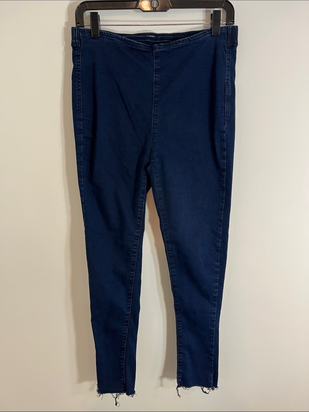 Free People pull on jeggings with frayed ankle 29